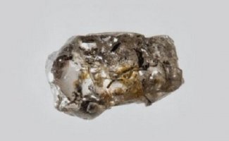 ТОП-10: Удивительные находки, обнаруженные внутри алмазов (10 фото)