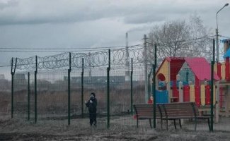 От тюрьмы, сумы и детских площадок не зарекайся (16 фото)