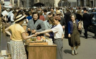 Уличная торговля в советской Москве на цветных фотографиях 1959 года (21 фото)